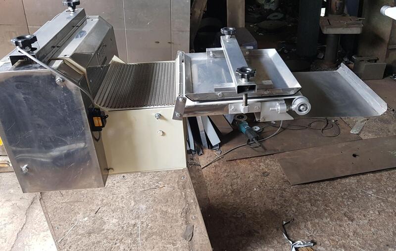 Máy se bột mì là một thiết bị làm bánh tự động trong dây truyền sản xuất bánh