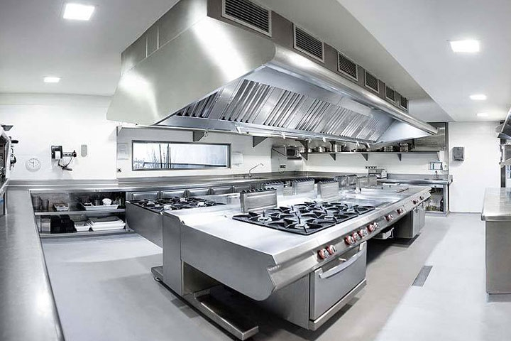 Thiết kế bếp công nghiệp sao cho bếp trưởng có thể bao quát được hết không gian