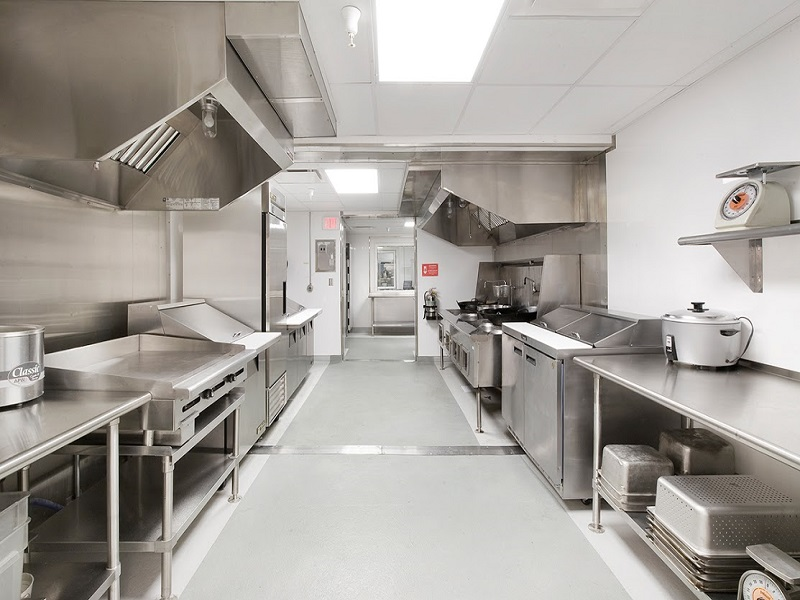 Bếp công nghiệp cần phải đảm bảo có đủ ánh sáng để nhân viên làm việc an toàn