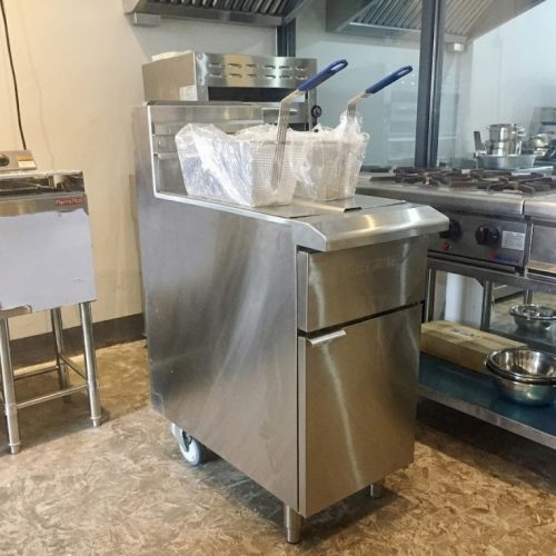 Bếp chiên nhúng đôi dùng gas có chân đứng Berjaya GDFE2BFS-17