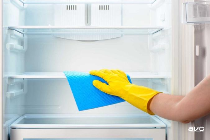 Khắc phục tình trạng tủ lạnh đóng tuyết bằng cách vệ sinh tủ lạnh