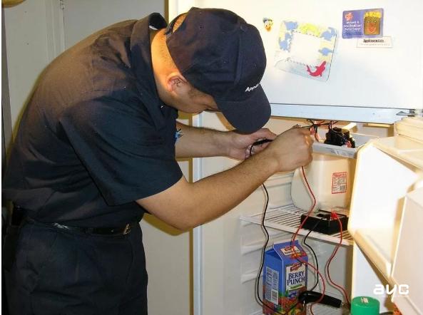 Khi phát hiện máy nén tủ lạnh bị hư bạn cần liên hệ ngay thợ sửa chữa chuyên nghiệp để khắc phục kịp thời