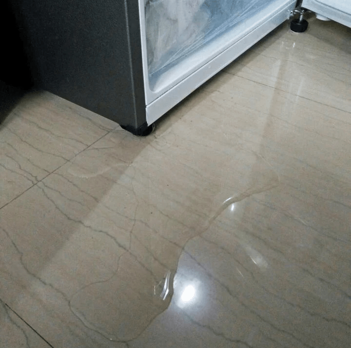 Lỗi tủ lạnh công nghiệp bị chảy nước